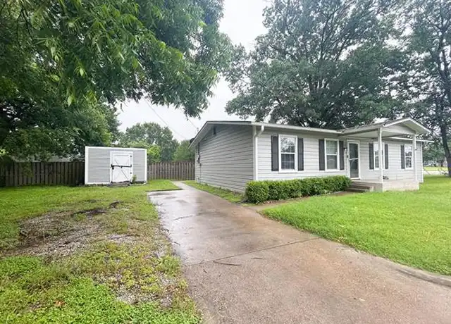 Property at 111 Oaklawn Dr, Corsicana, TX, 75110, 4 beds, 2 baths, [object Object]