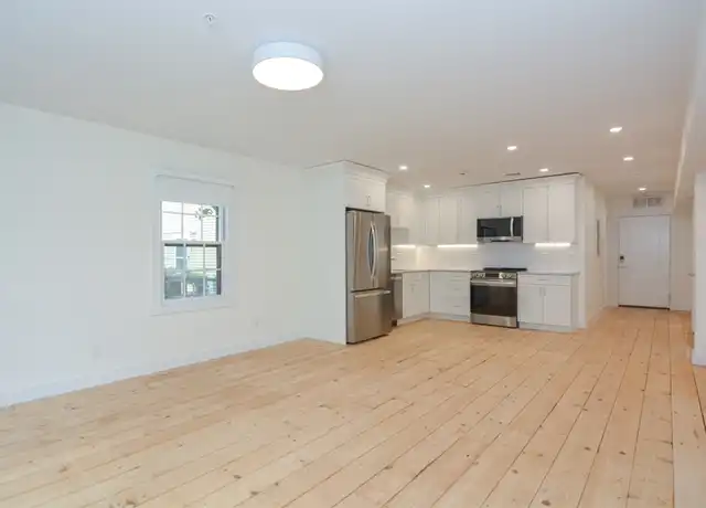 Property at 9 State St Unit 6, Marblehead, MA, 01945, 3 beds, 1 bath, [object Object]