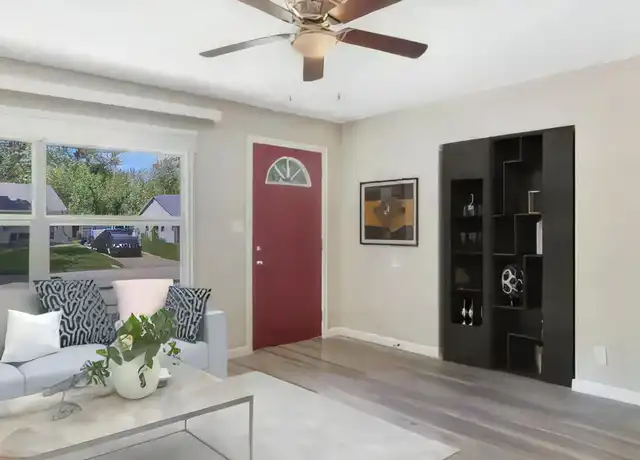 Property at 1426 Holly Hill Dr, Champaign, IL, 61821, 3 beds, 1 bath, [object Object]
