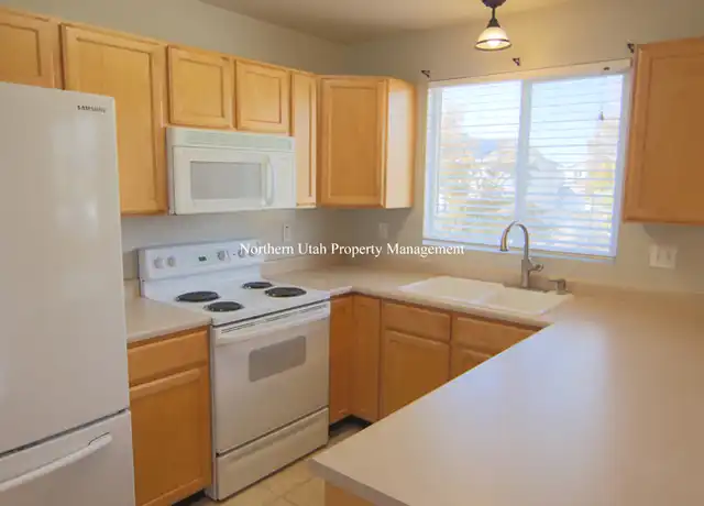 Property at 2790 W 2175 S, Syracuse, UT, 84075, 4 beds, 2.5 baths, [object Object]