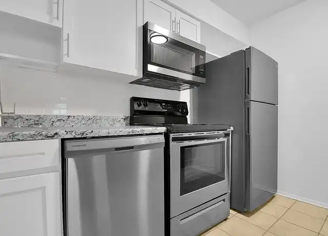 Property at Gardenview Apartments - 2220 SW 34th St, Gainesville, FL, 32608, 1 bed, 1 bath, [object Object]