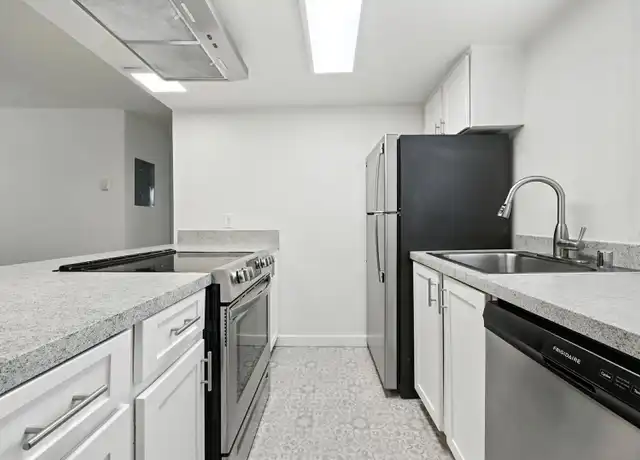 Property at 51 Hayes Pl SW Unit 302, Renton, WA, 98057, 2 beds, 1 bath, [object Object]