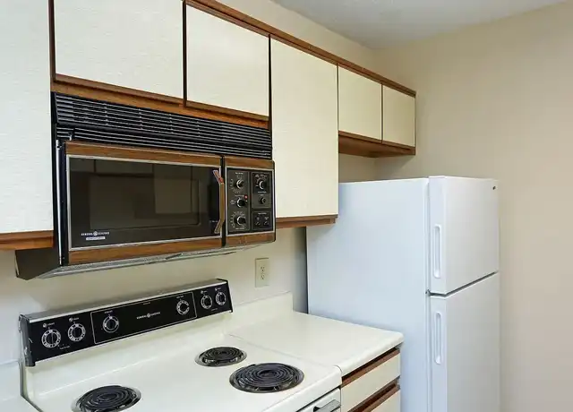 Property at 2800 Mcfarland Apartments - 2800 McFarland Blvd E, Tuscaloosa, AL, 35405, 1-2 bed, 1-2 bath, [object Object]