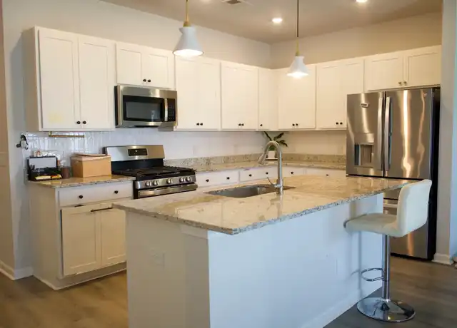 Property at 208 Sweetbay Dr, Hardeeville, SC, 29927, 3 beds, 2 baths, [object Object]