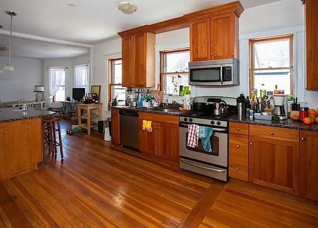 Property at 32 Hawthorne St Unit 2R, Somerville, MA, 02144, 6 beds, 2 baths, [object Object]