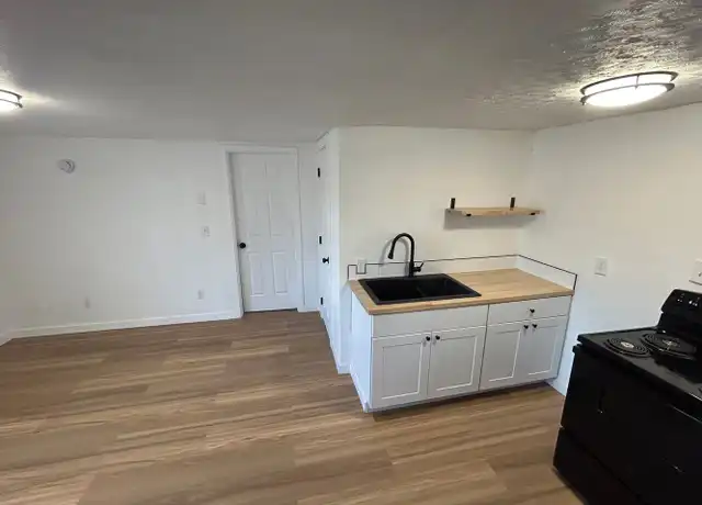 Property at 621 S Cannon St Unit 11, Spokane, WA, 99204, 2 beds, 1 bath, [object Object]