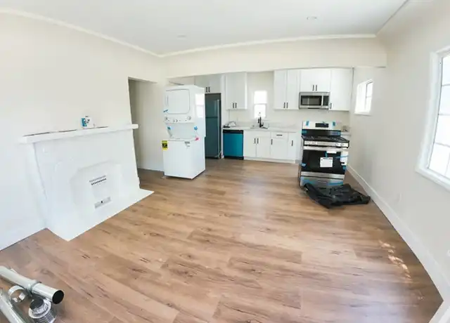 Property at 2814 S Mansfield Ave Unit 2814 1/2, Los Angeles, CA, 90016, 1 bed, 1 bath, [object Object]