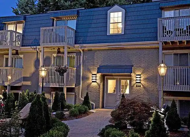 Property at Park Court Apartments - 1049 Cherokee Rd, Louisville, KY, 40204, 1 bed, 1 bath, [object Object]