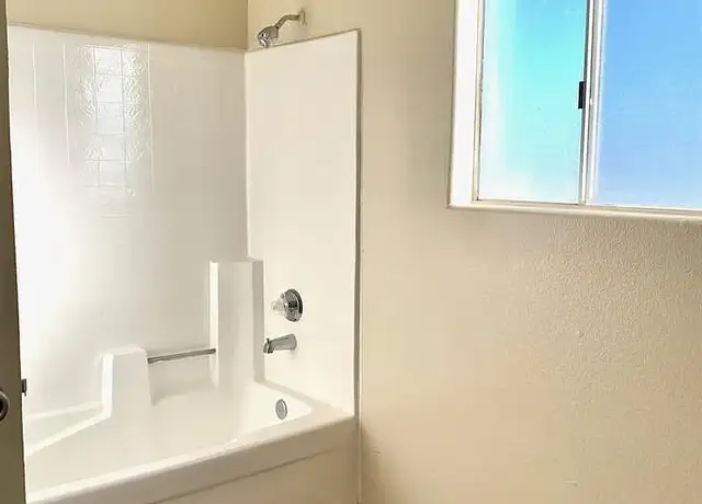 Photo of 250 E Avenue R, Palmdale, CA 93550