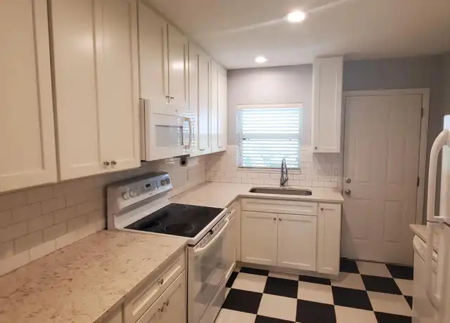 Property at 1083 Willow Branch Ave, Jacksonville, FL, 32205, 2 beds, 1 bath, [object Object]