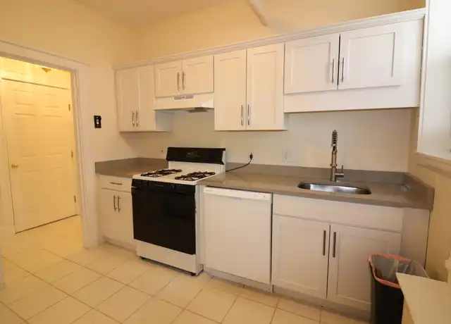 Property at 126a Babcock St Unit B5, Brookline, MA, 02446, 2 beds, 1 bath, [object Object]