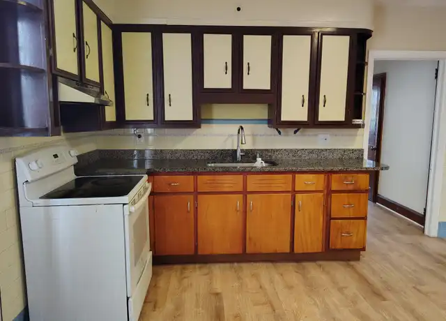 Property at 929 W 4th St Unit 2, Hazleton, PA, 18201, 3 beds, 2 baths, [object Object]