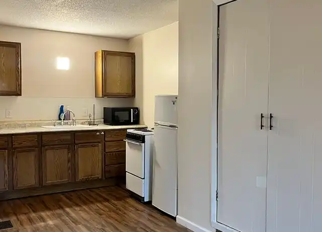 Property at 6077 Brooklyn Rd Unit 2, Jackson, MI, 49201, 1 bed, 1 bath, [object Object]