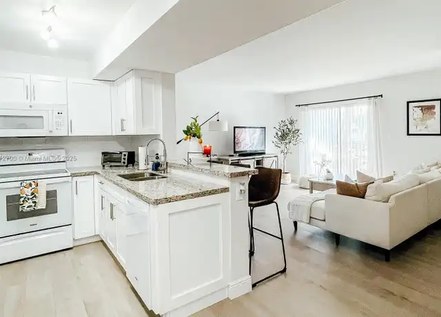 Property at 203 Palm Cir W Unit 203, Pembroke Pines, FL, 33025, 2 beds, 2 baths, [object Object]