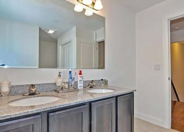 Photo of 160 Green St #3, Melrose, MA 02176
