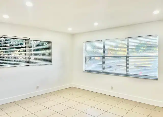 Property at 2255 SE 5th St Unit 10, Pompano Beach, FL, 33062, 1 bed, 1 bath, [object Object]
