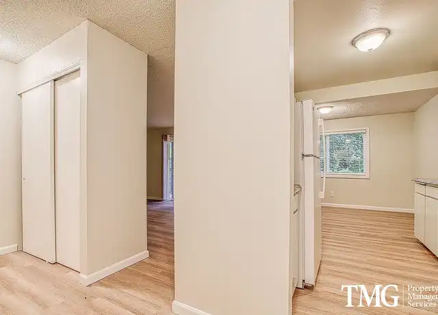 Property at Scholls Royal Apartments - 6500 SW Scholls Ferry Rd, Portland, OR, 97223, 2 beds, 2 baths, [object Object]