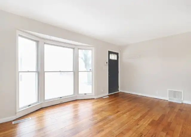 Property at 1425 E Mishawaka Ave Unit B-1, South Bend, IN, 46615, 3 beds, 1 bath, [object Object]