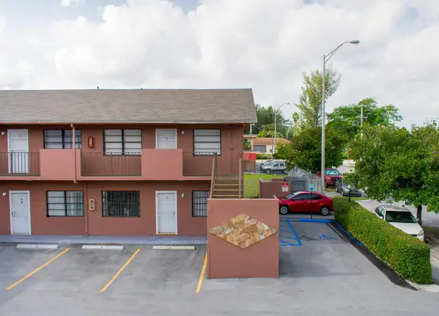 Property at 450 E 30th St Unit EM 13, Hialeah, FL, 33013, 2 beds, 1 bath, [object Object]