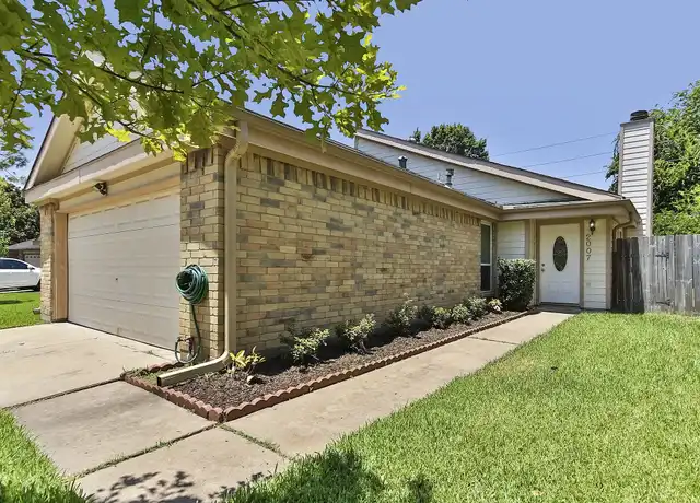 Property at 2007 Highland Hills Dr, Sugar Land, TX, 77478, 3 beds, 2 baths, [object Object]