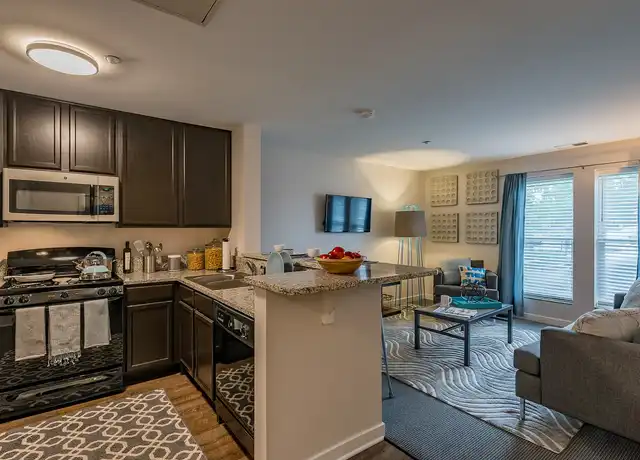 Property at 608 E University Ave, Champaign, IL, 61820, 1-4 bed, 1-4 bath, [object Object]