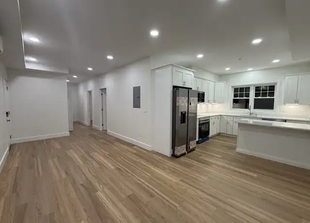 Property at 124 Abbott St Unit 204, Lawrence, MA, 01843, 3 beds, 2 baths, [object Object]
