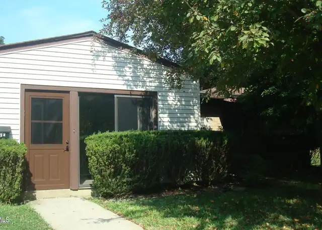 Property at 137 Amberly Dr Unit E-E, Manalapan Township, NJ, 07726, 2 beds, 1 bath, [object Object]