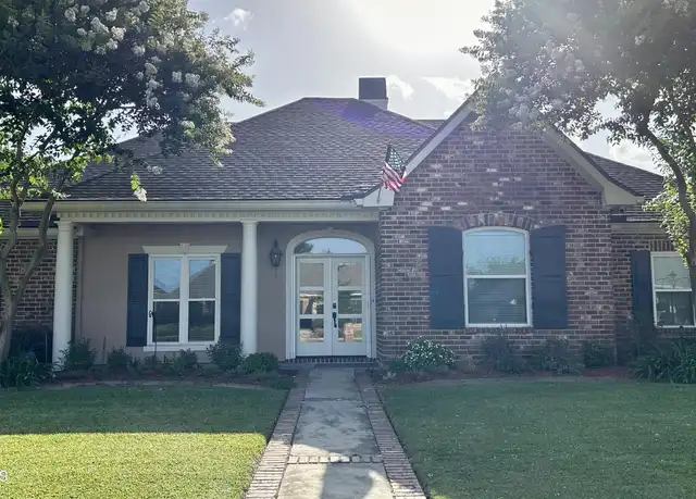 Property at 102 Midland Dr, Lafayette, LA, 70506, 4 beds, 2.5 baths, [object Object]