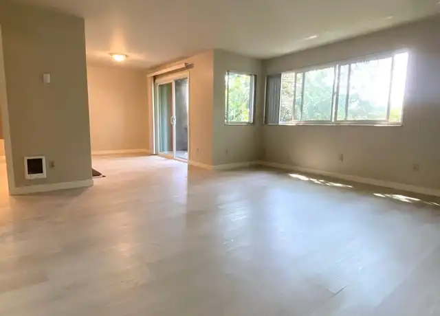 Property at 900 Nob Hill Ave N Unit 303, Seattle, WA, 98109, 1 bed, 1 bath, [object Object]