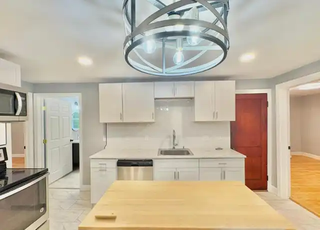 Property at 11 Boothby St Unit 2, Augusta, ME, 04330, 4 beds, 1 bath, [object Object]