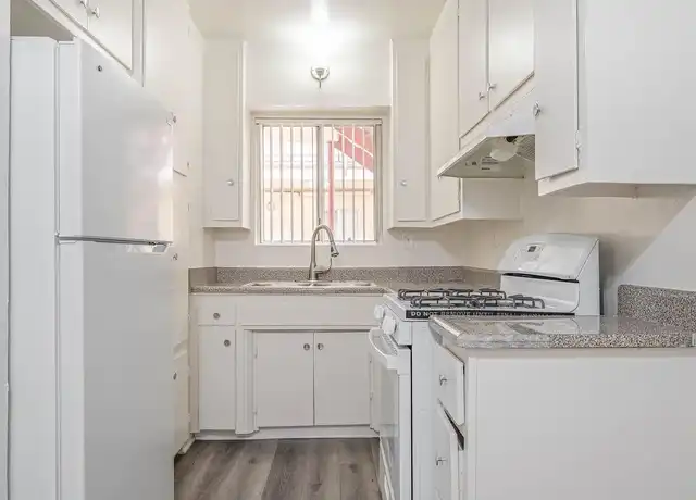 Property at 11427 Oxnard St, North Hollywood, CA, 91606, 1 bed, 1 bath, [object Object]