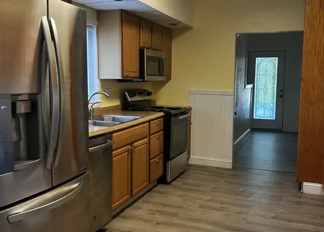 Property at 98 Parker St, Brewer, ME, 04412, 5 beds, 2 baths, [object Object]