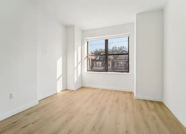 Property at 117 Bostwick Ave Unit 2, Jersey City, NJ, 07305, 2 beds, 1 bath, [object Object]