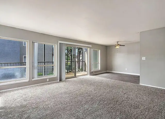 Photo of 220 S 152nd St, Burien, WA 98148