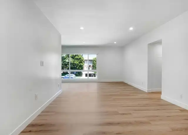 Property at 1545 North Laurel - 1545 N Laurel Ave, Los Angeles, CA, 90046, 1-2 bed, 1-1.5 bath, [object Object]