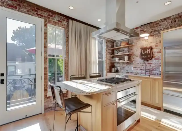 Property at 3235 SW 1st Ave Unit 1, Portland, OR, 97239, 1 bed, 1 bath, [object Object]
