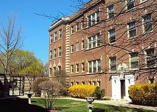 Photo of 996 Main St, Evanston, IL 60202