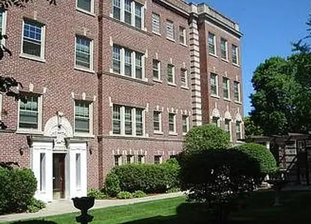 Photo of 996 Main St, Evanston, IL 60202