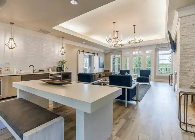 Photo of 2 Mountainview Ter, Danbury, CT 06810