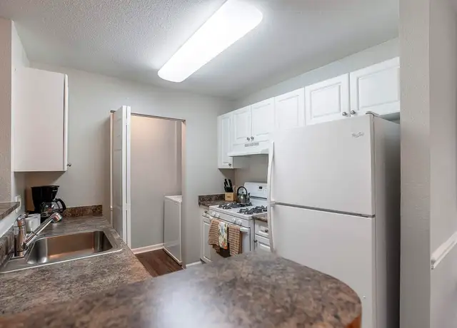 Photo of 2 Mountainview Ter, Danbury, CT 06810