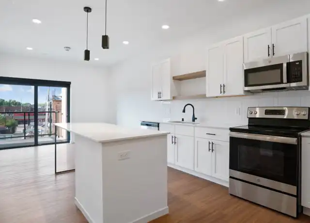 Property at 100 N Farwell St Unit 214, Eau Claire, WI, 54703, 1 bed, 1 bath, [object Object]