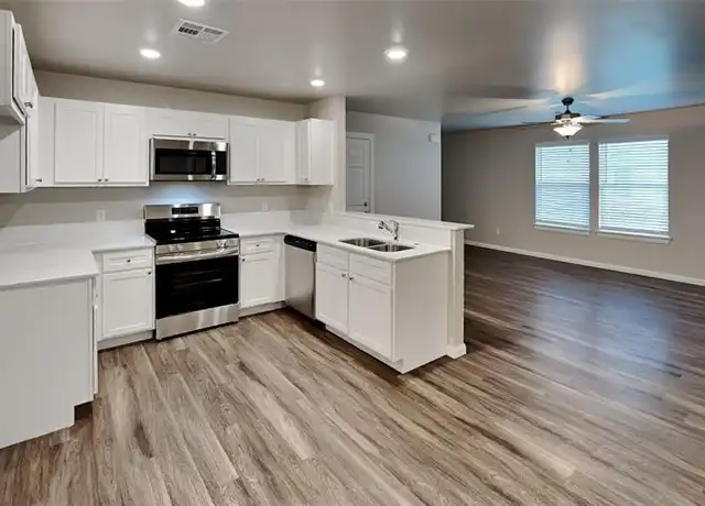Property at 206 Gray St, Yukon, OK, 73099, 3 beds, 2 baths, [object Object]