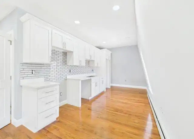 Property at 169 Knight St Unit 3, Providence, RI, 02909, 3 beds, 1 bath, [object Object]