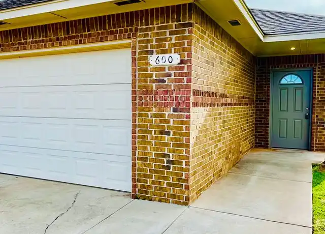 Property at 600 Rosemoor Ct, Yukon, OK, 73099, 3 beds, 2 baths, [object Object]