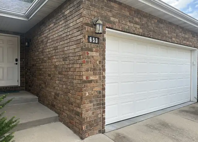 Property at 653 S Hazelnut Ave, Springfield, MO, 65802, 3 beds, 2 baths, [object Object]
