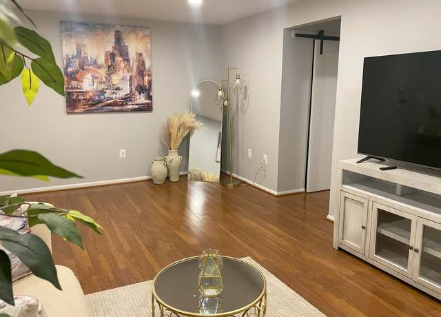 Photo of 3372 Woodburn Rd #14, Annandale, VA 22003