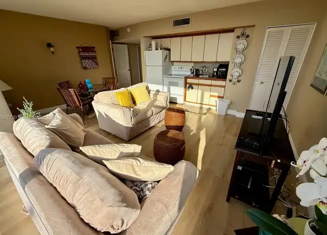 Property at 900 Bay Dr #713, Miami Beach, FL, 33141, 1 bed, 1 bath, [object Object]