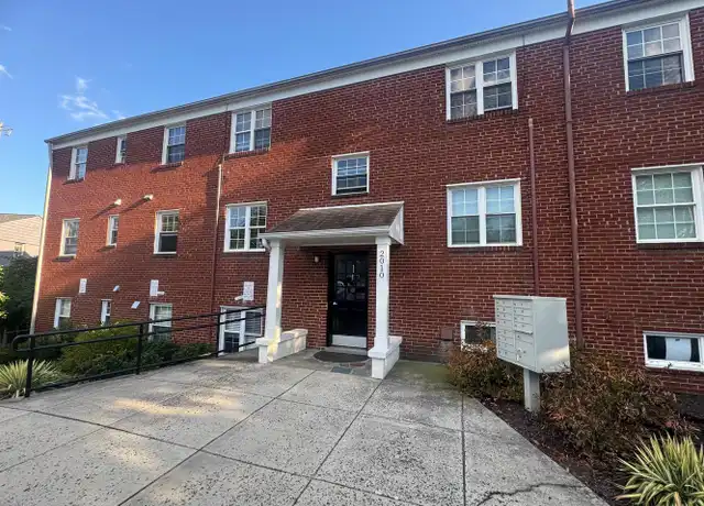 Property at 2010 4th St S #3, Arlington, VA, 22204, 2 beds, 1 bath, [object Object]