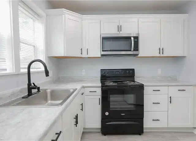 Property at 26 Gillis Rd, Portsmouth, VA, 23702, 3 beds, 1.5 baths, [object Object]