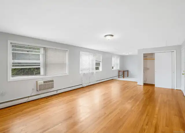 Property at 183 Barker St Unit B2, Hartford, CT, 06114, 2 beds, 1 bath, [object Object]